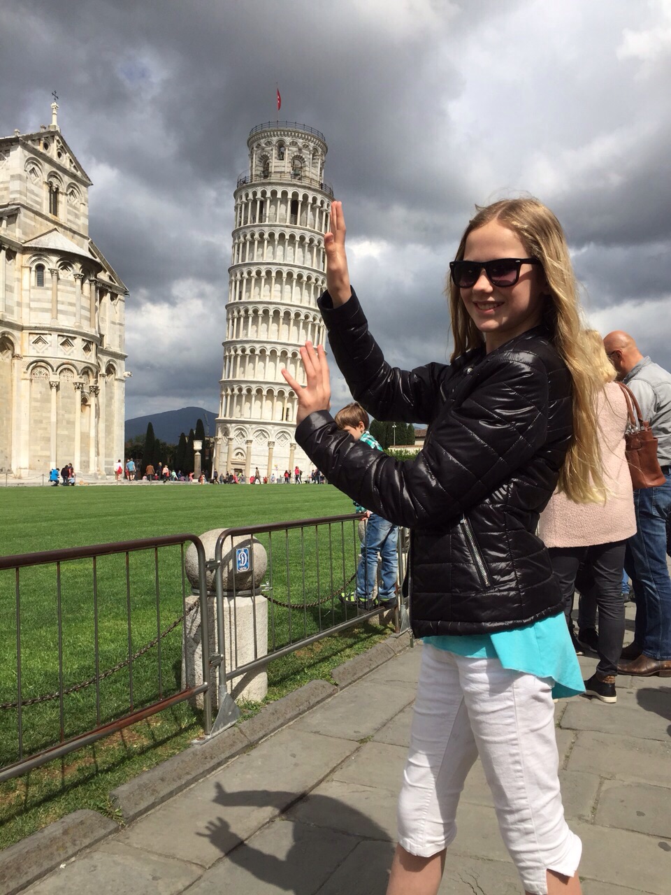 Amy leaning in Pisa